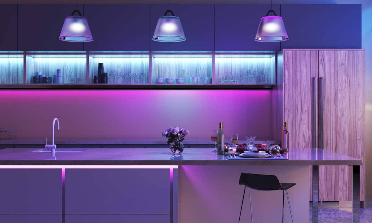 Kényelem a konyhában: a pultmegvilágító lámpa előnyei