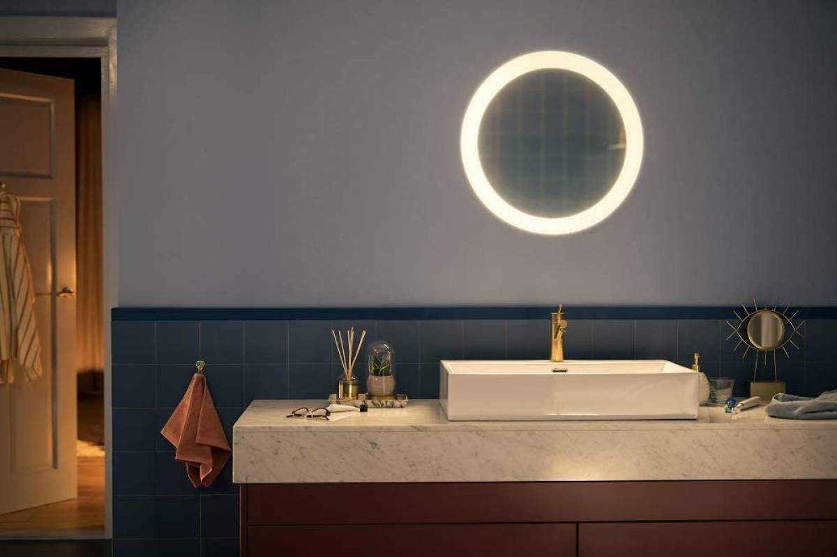Fürdőszoba tükör világítással - kettő az egyben megoldás mindenkinek