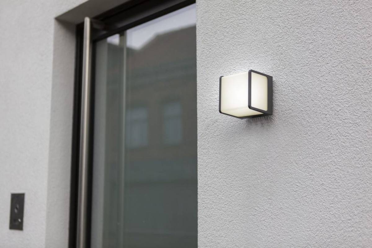 Napelemes lámpa erkélyre: egy kényelmes megoldás mindenkinek